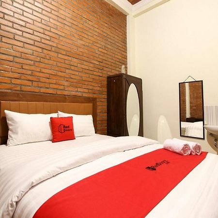 Reddoorz Near Amikom Yogyakarta 2 Maguwo Exterior foto